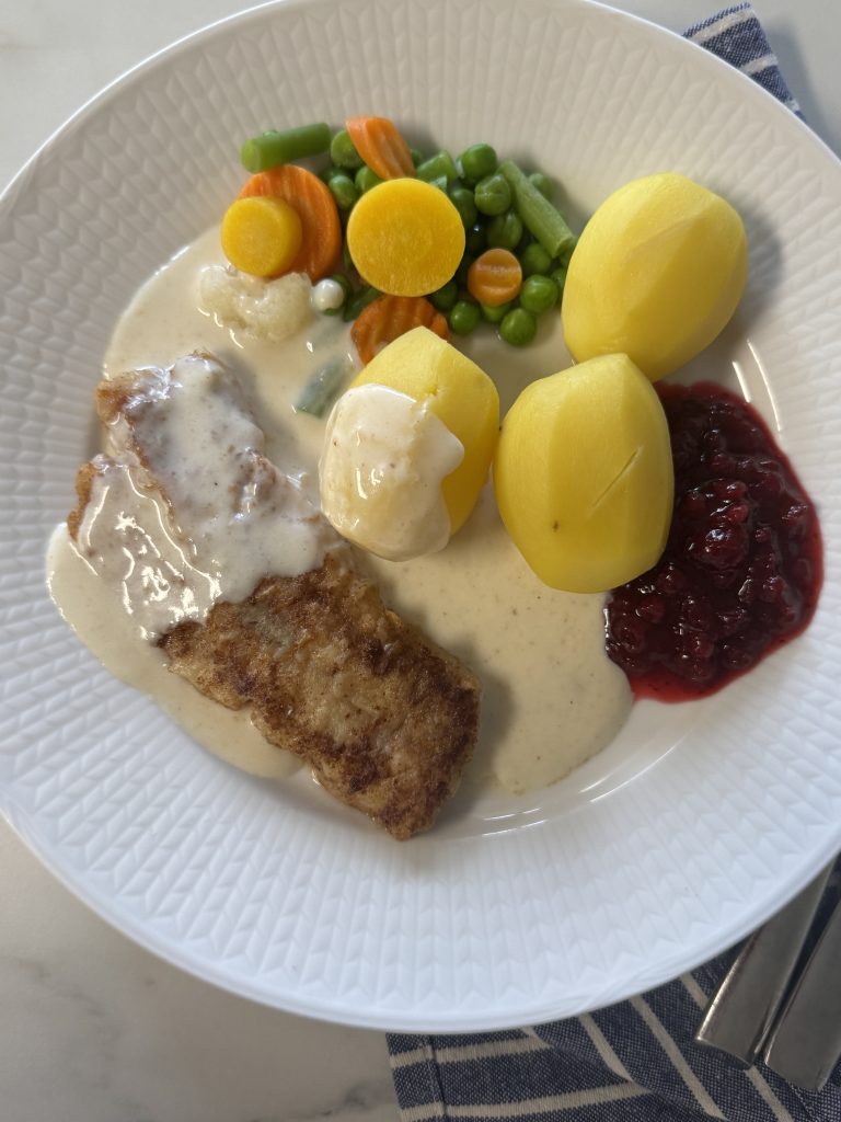Stekt torsk med god sås och lingon