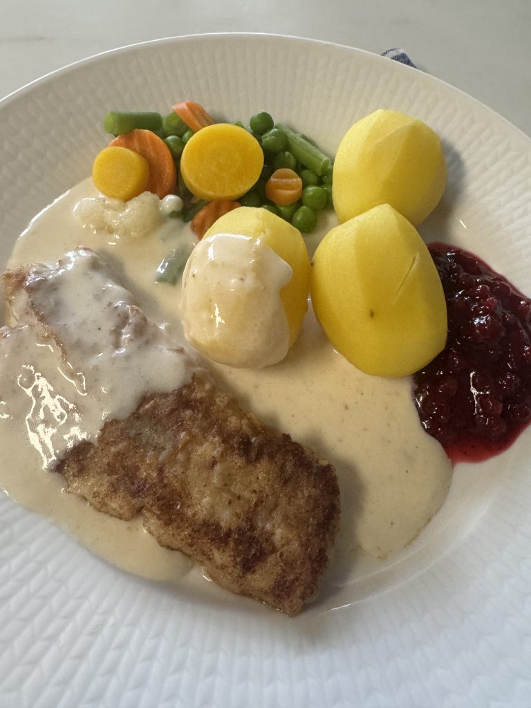 Stekt torsk med god sås och lingon