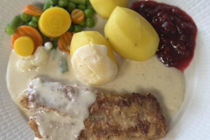 Stekt torsk med god sås och lingon
