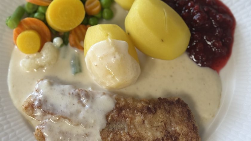 Stekt torsk med god sås och lingon
