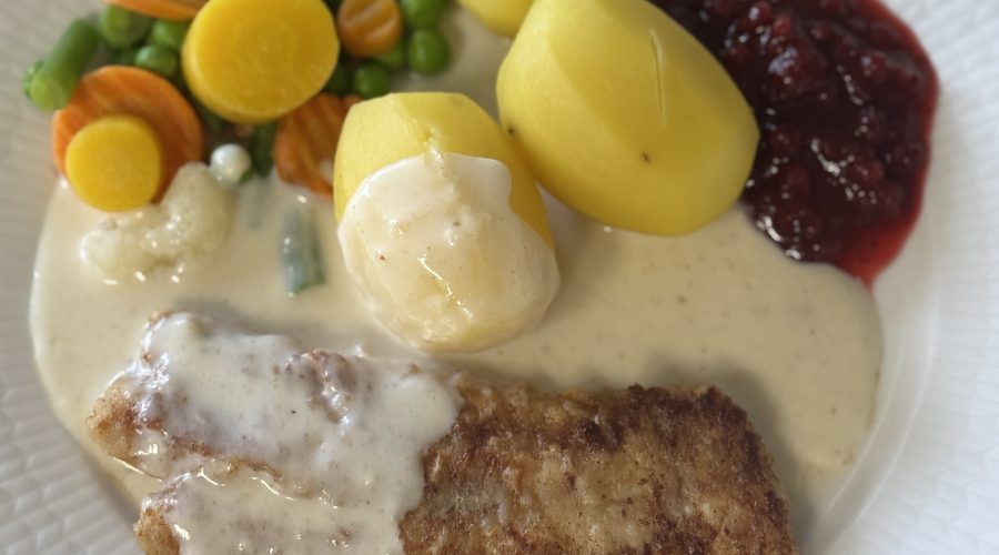 Stekt torsk med god sås och lingon